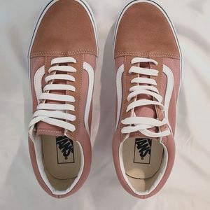 Brand new vans shoes. Unisex style.